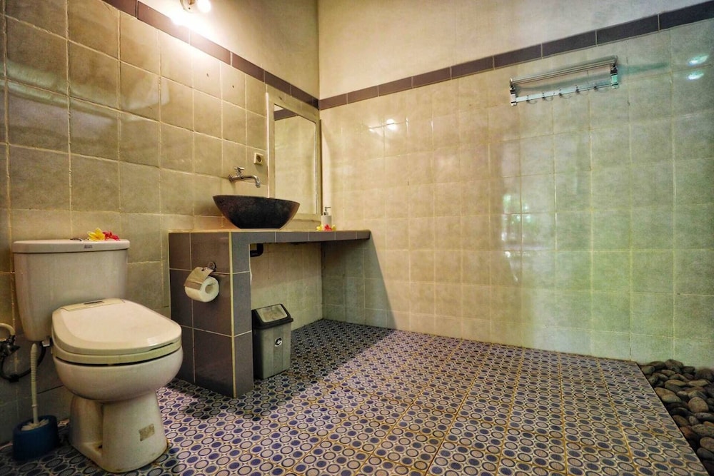 Kirana Homestay - Leaf Bungalow view 5
