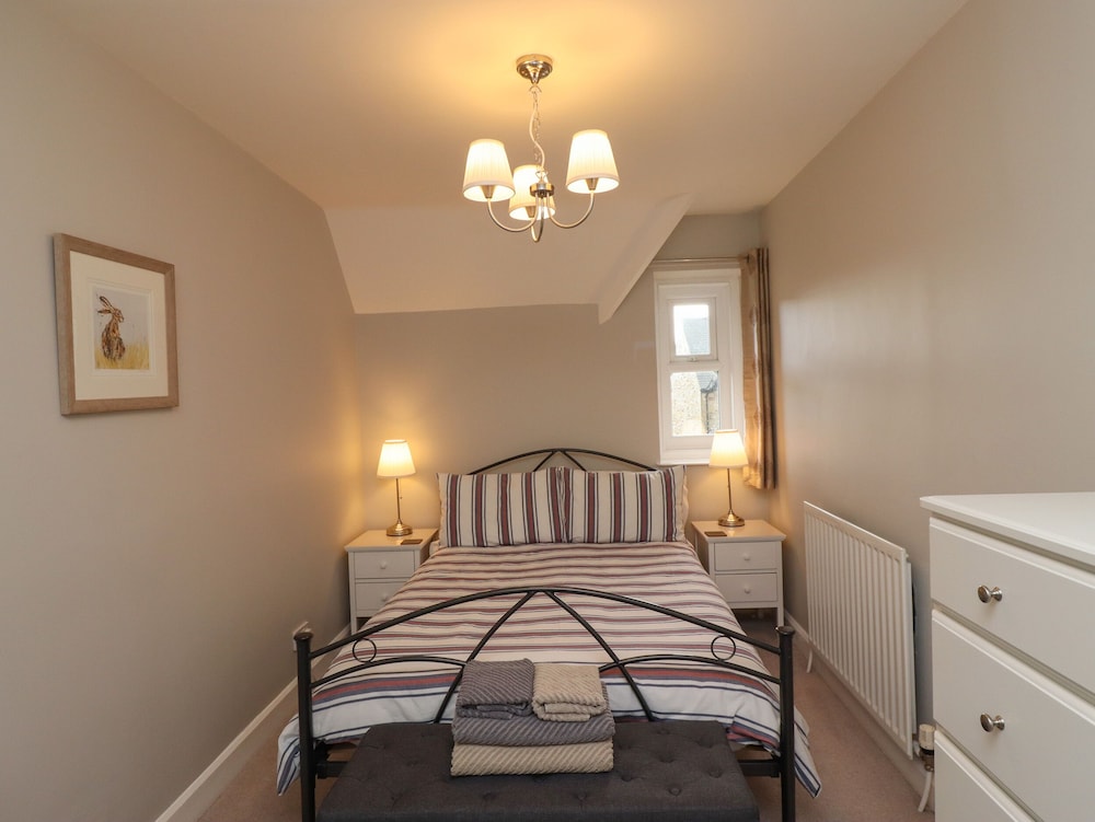 Jasmine Cottage view 3