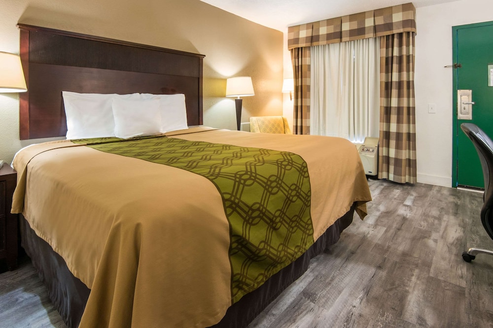 Macon Vacations - Econo Lodge Inn  Suites - Property Image 11