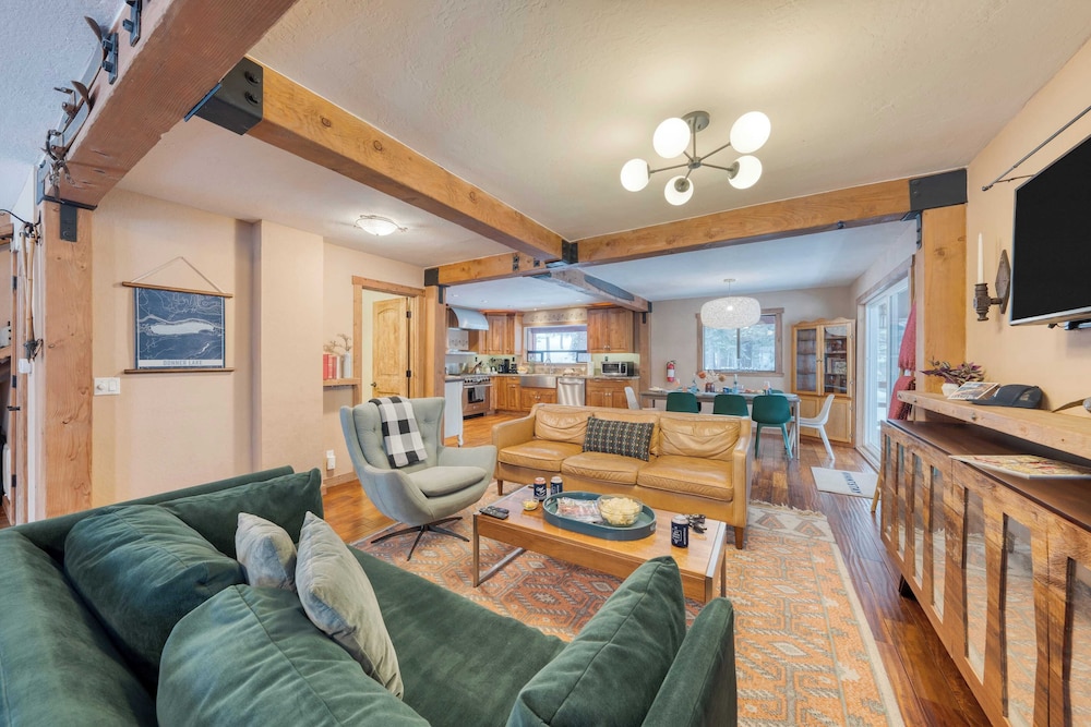 Private Deck, Fireplace, and Ski Access Near Northstar The Lazy Bear