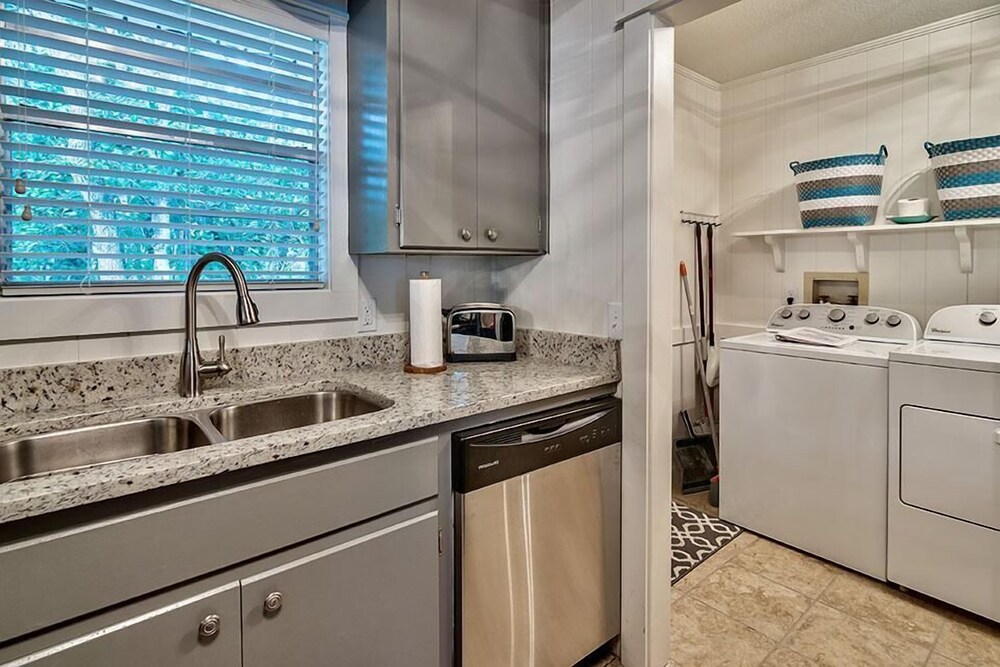 GOOD THYMES 3 Bedroom Holiday Home by Five Star Properties