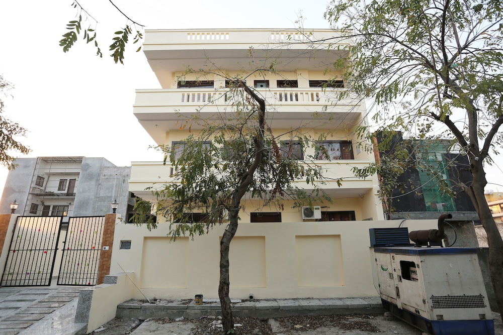 Noida Vacations - Capital O 30956 Moon Light - Property Image 12