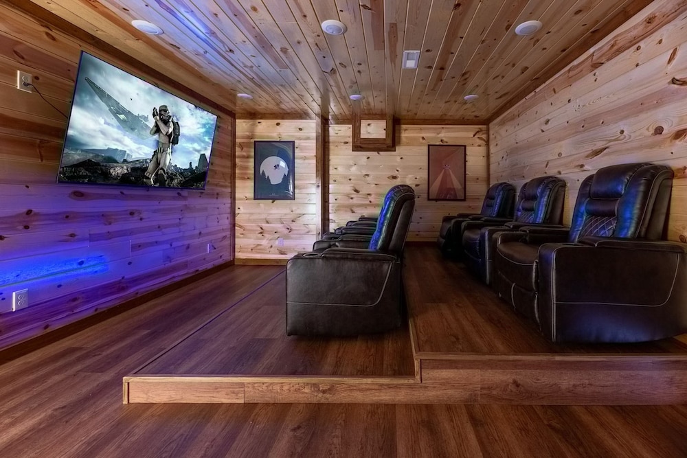 Pet-friendly Pool Game Room Hot Tub Theater