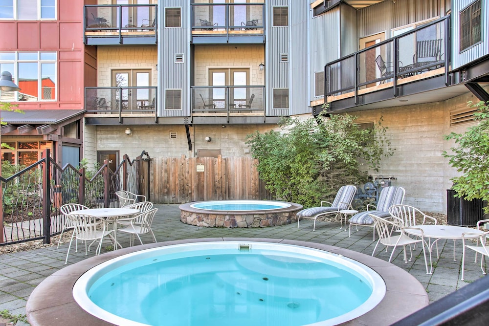 Cozy Kellogg Condo - Ski at Silver Mountain Resort view 5