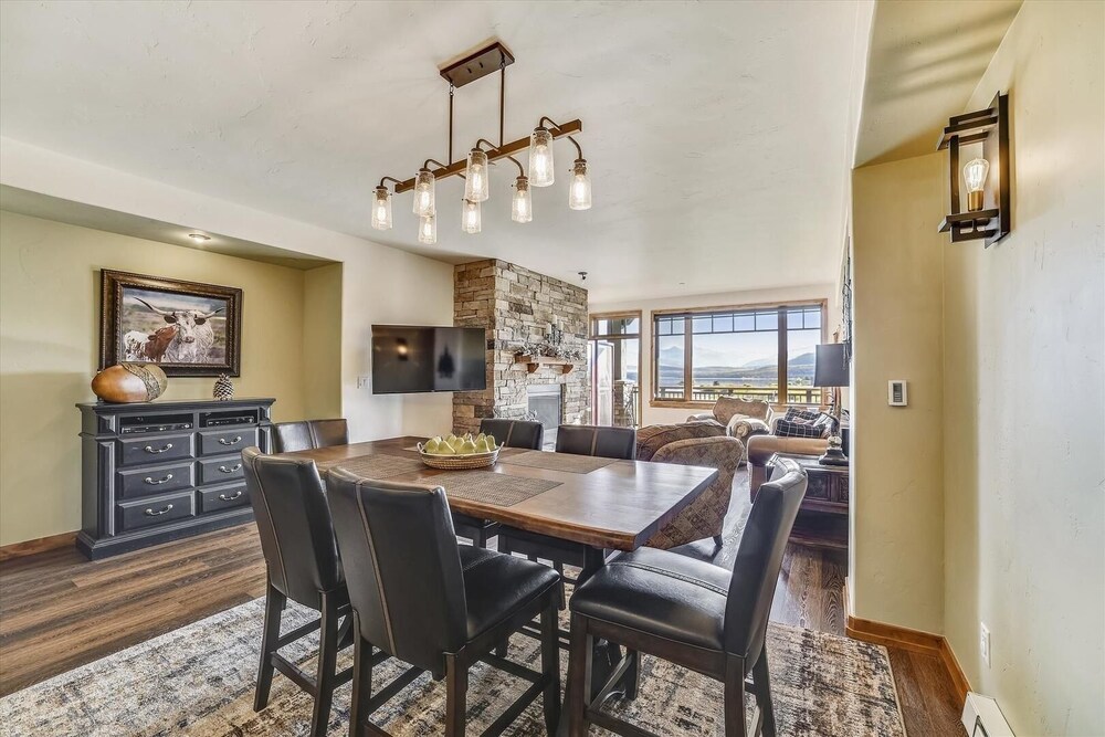 Timberline Cove 203 2 Bedroom Condo by RedAwning