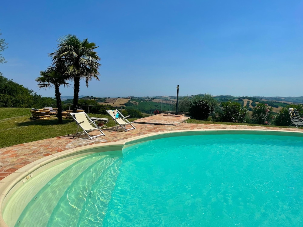 Casa Zefiro 4 by Marche Holiday Villas