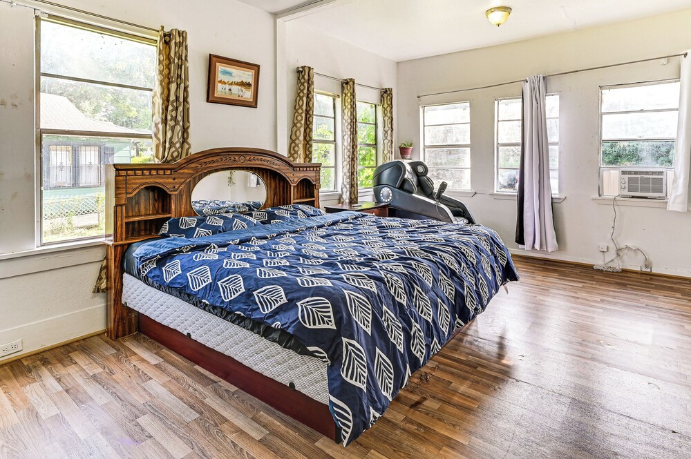 Home w/ Yard - Close to Hospitals, Dtwn Shreveport