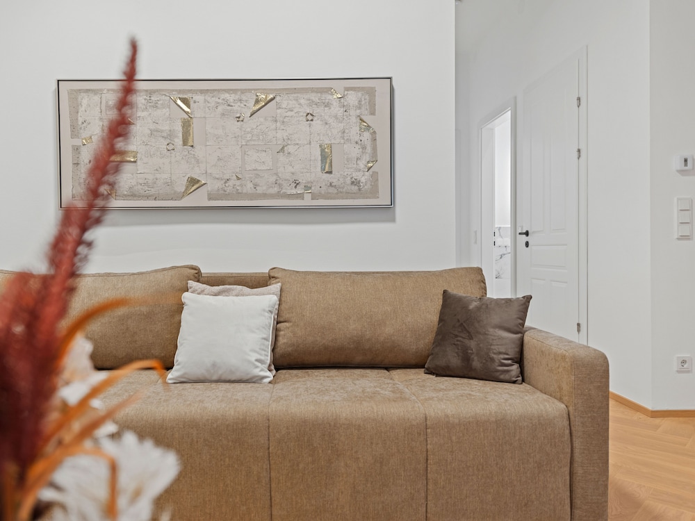 Living No. 5 by GT7 Hospitality
