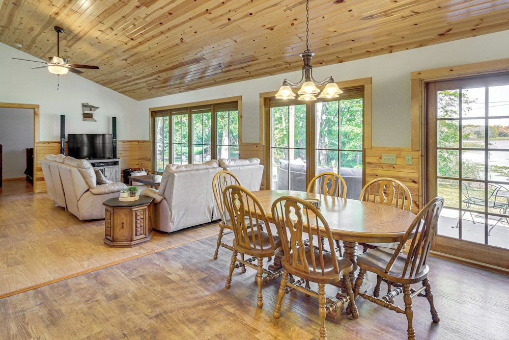 'long Lake Lodge' w/ Watercrafts & Fire Pits