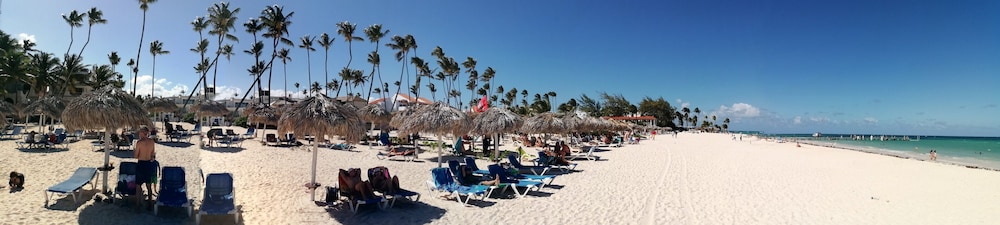 Los Corales Beach Village