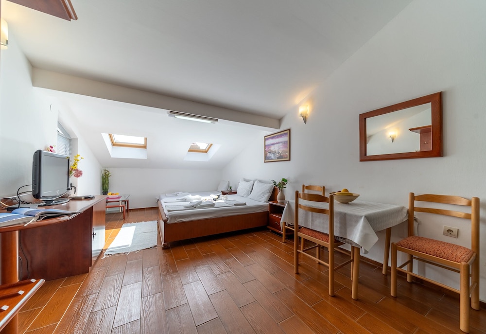 SMS Apartments