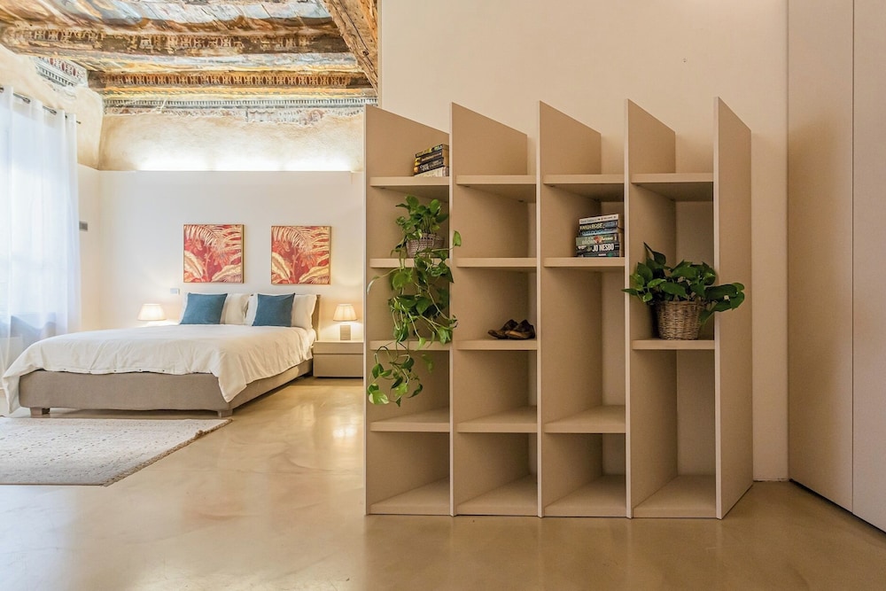 Rovelli 41 by Rent all Como