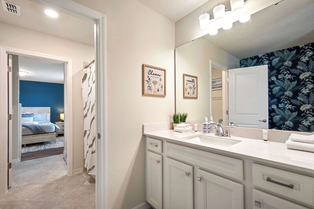 Bright & Spacious 7BR Pool Villa w/ Game Loft New Windsor Cay Resort Near Disney