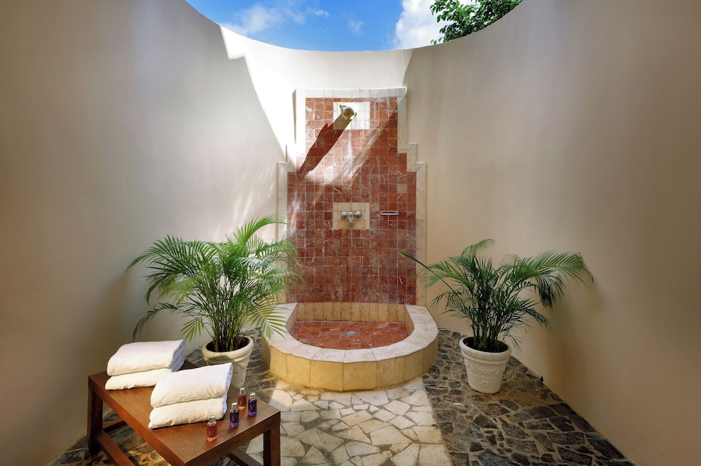 Grand Palladium Lady Hamilton Resort  Spa All Inclusive - Property Image 43