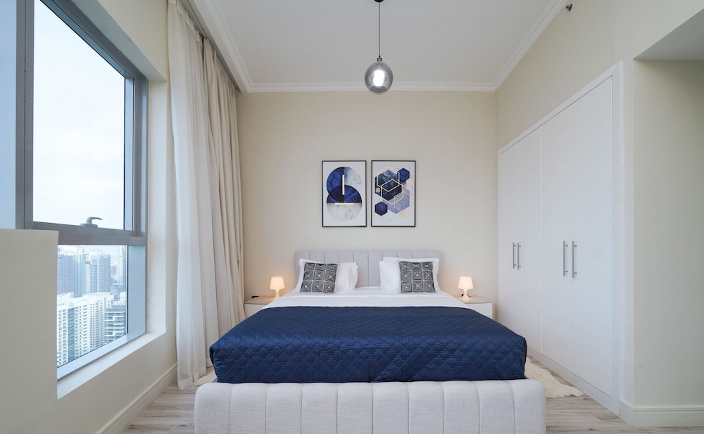 Chic Marina View Living in a Two Bedroom photo 4
