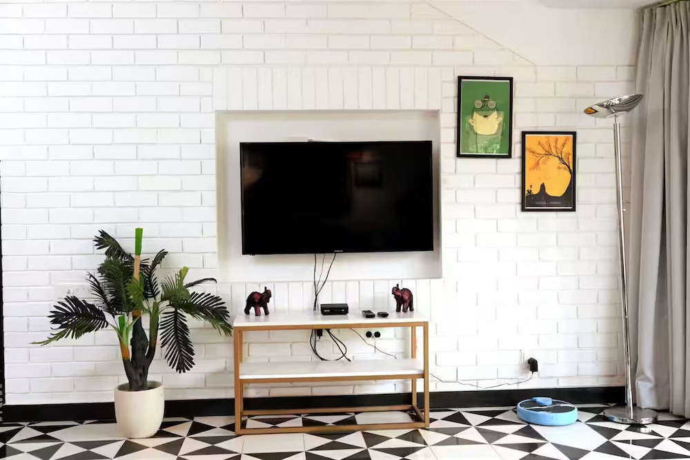 The Coastal Nest - 2BHK by Da Alohas