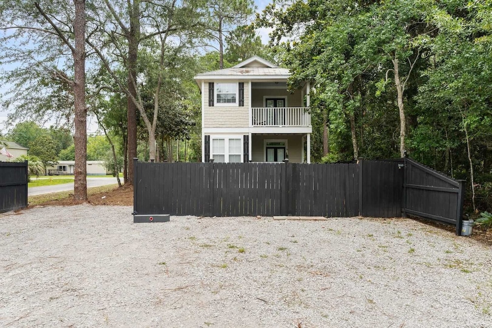 Coastal Soul 393 by Avantstay Near Boat Ramp & Bay, Private Yard