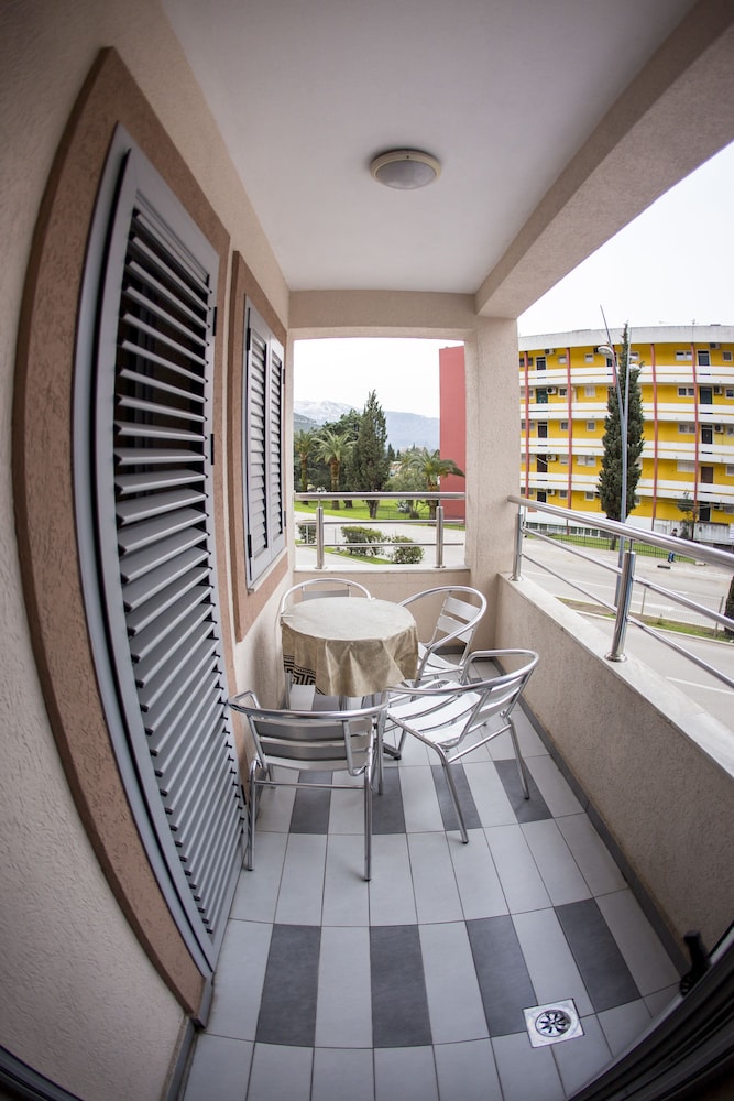 SMS Apartments