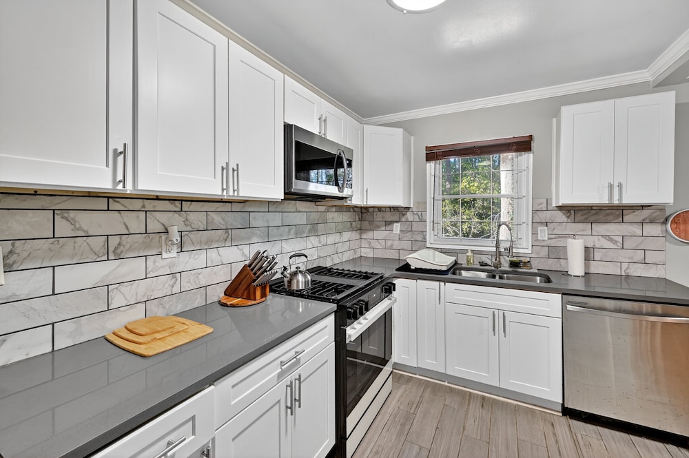 Charming East Atlanta Oasis Meets City Vibe 2 Bedroom Home