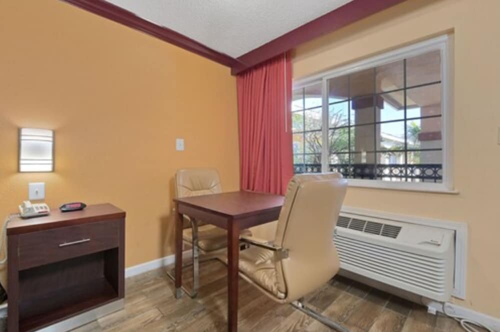 America's Deluxe Inn, photo 24