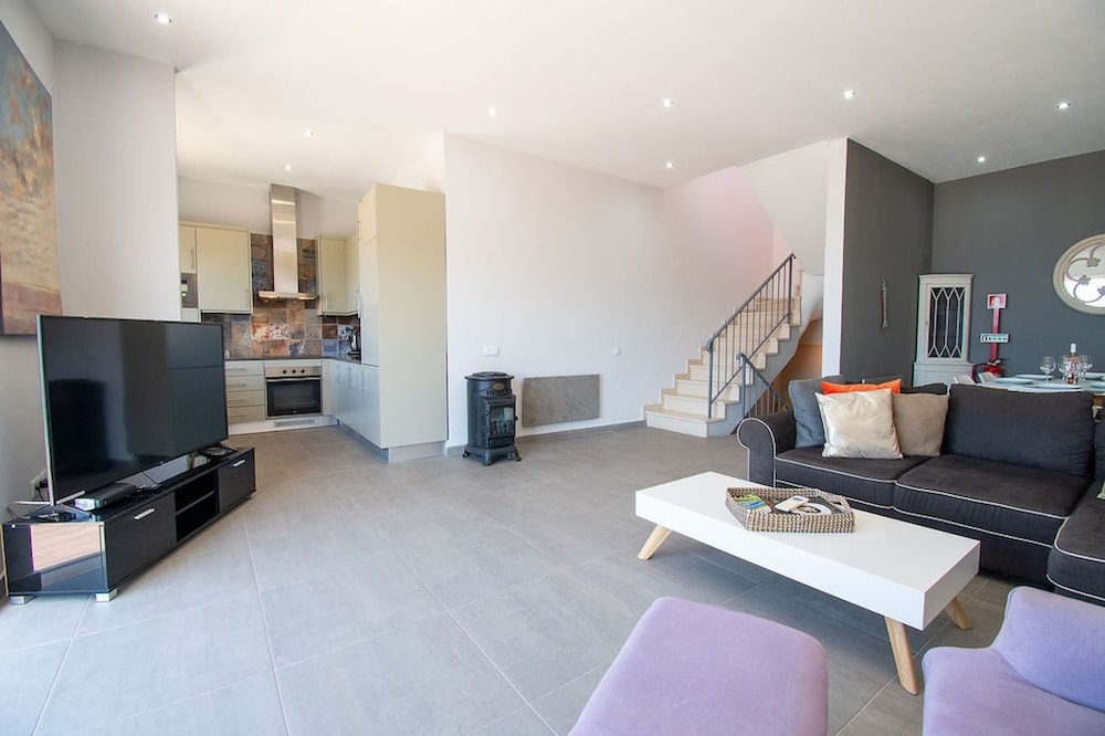 12a Travessa da Nau Modernised yet Traditional h