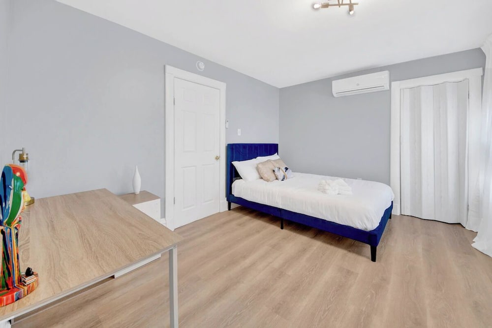 Elegant Hideaway with Free Parking