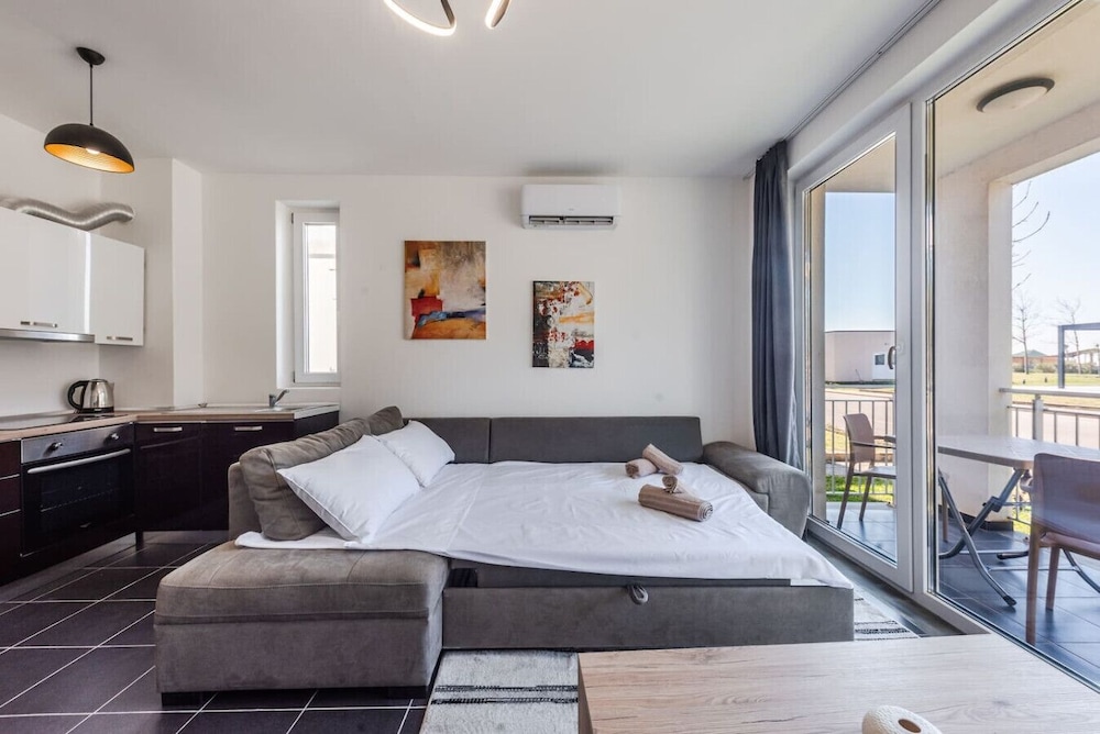 Coastal Haven Talea in Tale