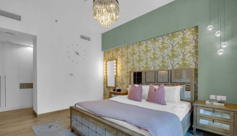 Manzil - Stylish 2BR nr Metro Station Al Jaddaf