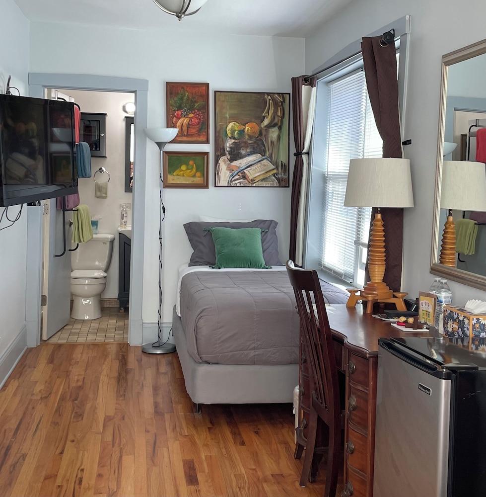 Ray's Bucktown Bed and Breakfast 18