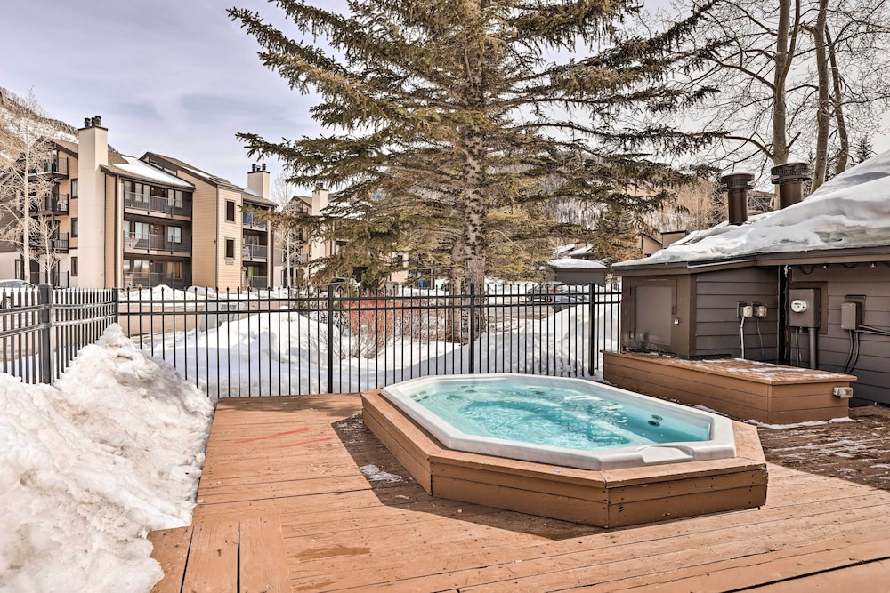 Cozy East Vail Condo ~ 6 Mi to Vail Village!