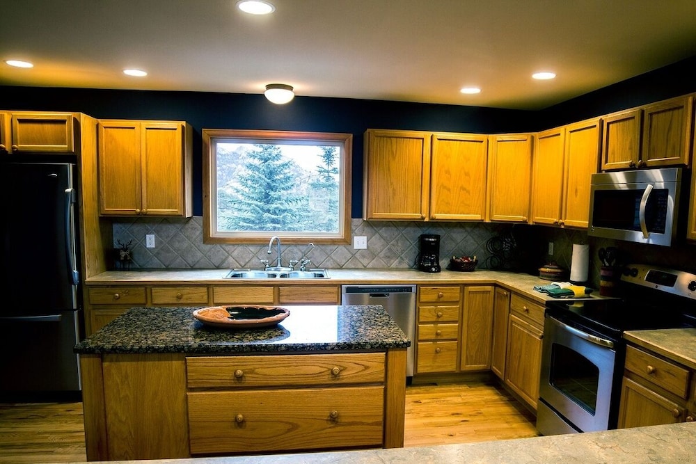 Sunset Ridge Condo Virginia Home â Luxurious 3 Bedroom, 2 Bath 3 Townhouse - #3106 by RedAwning view 4