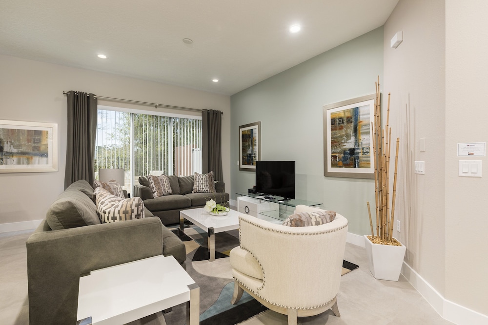 Summerville Vacation Homes by Columbia Management