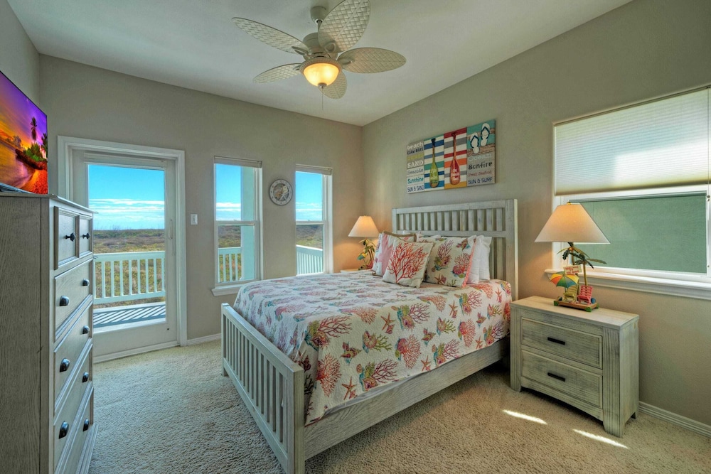 Coastal Soiree Ocean Views, Game Room, & Steps From Port Aransas Beaches