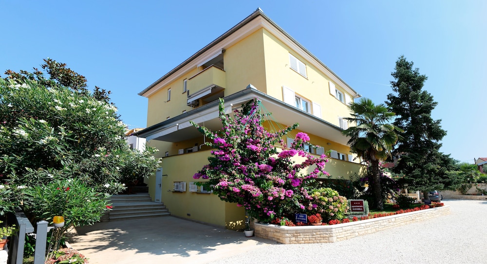 Apartments Davorka
