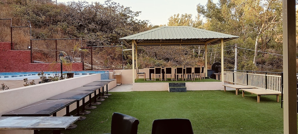 Mountain Meadows Resort