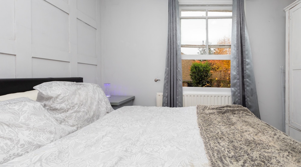 Charming 1-bed Studio Annex,parking,kitchen,wifi