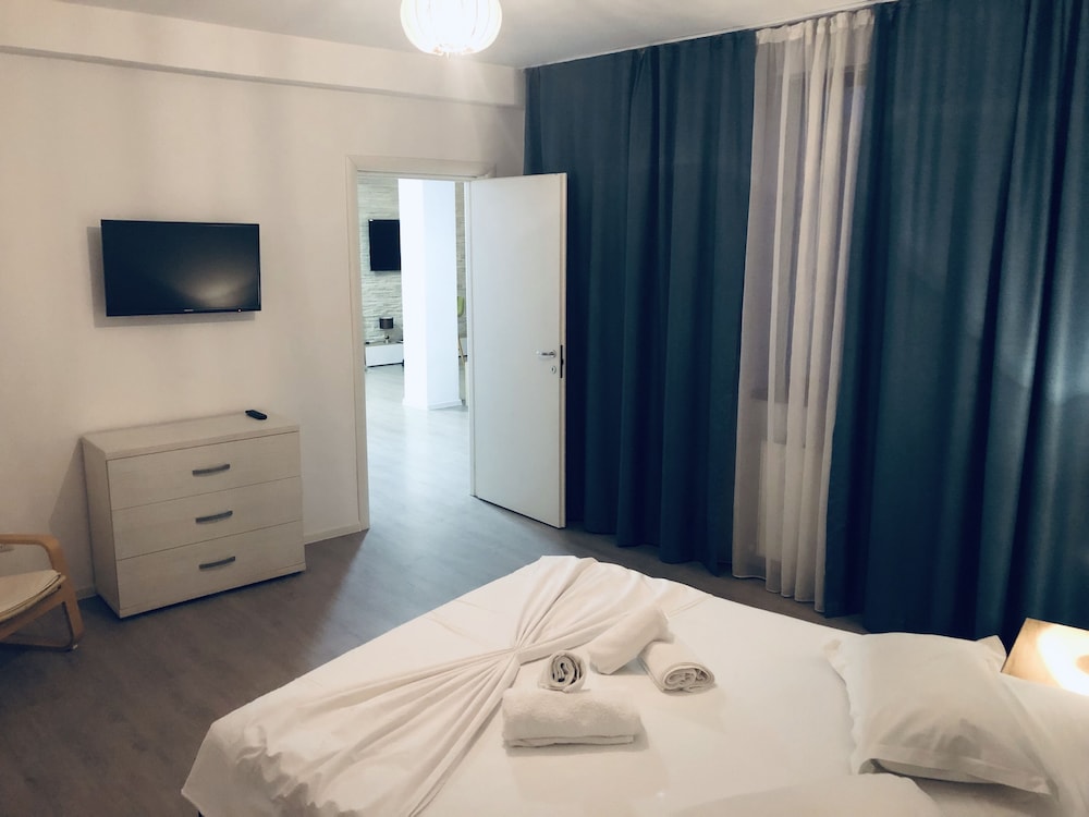 10 House Mamaia Nord view 2