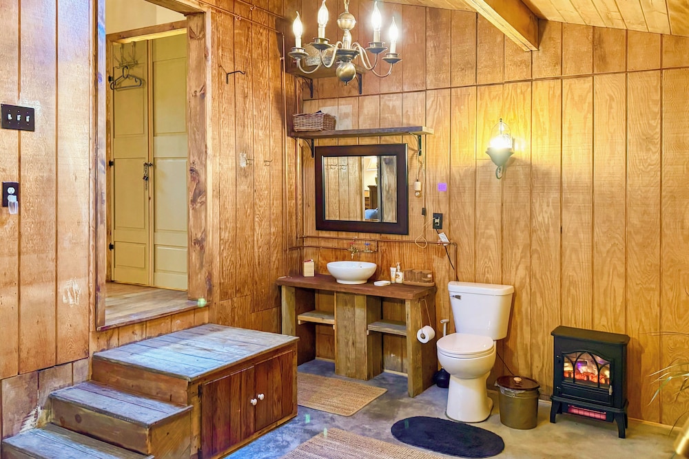 Ski, Swim, Relax: Old-fashioned Poconos Getaway