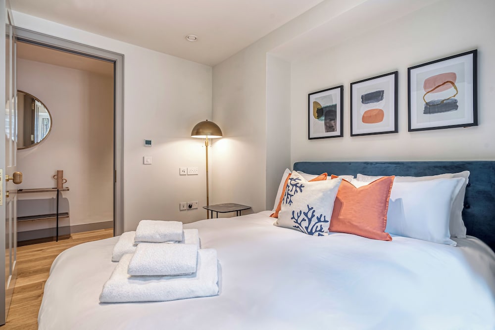 Luxury flats near Big Ben and London Eye