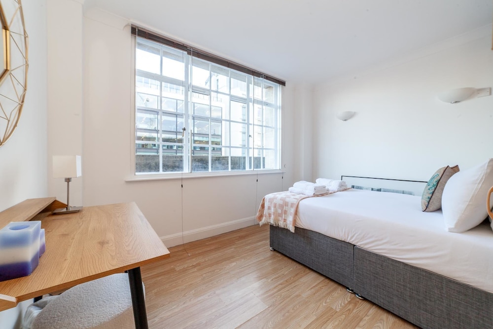 Cosy Apartment Steps From London Eye view 2