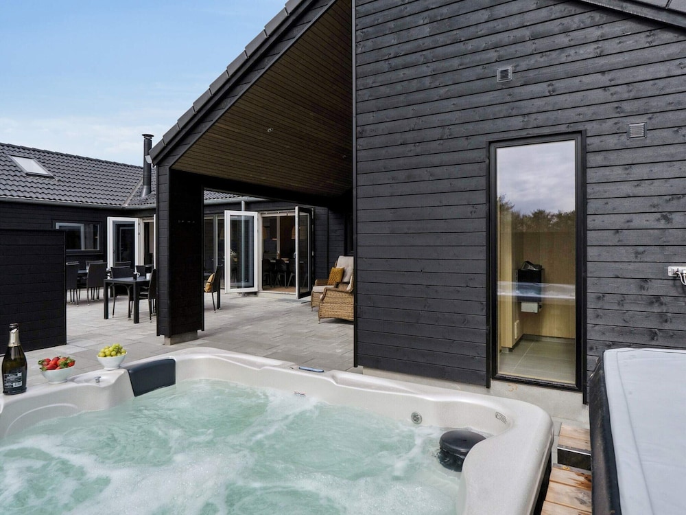 5 Star Holiday Home in Lokken