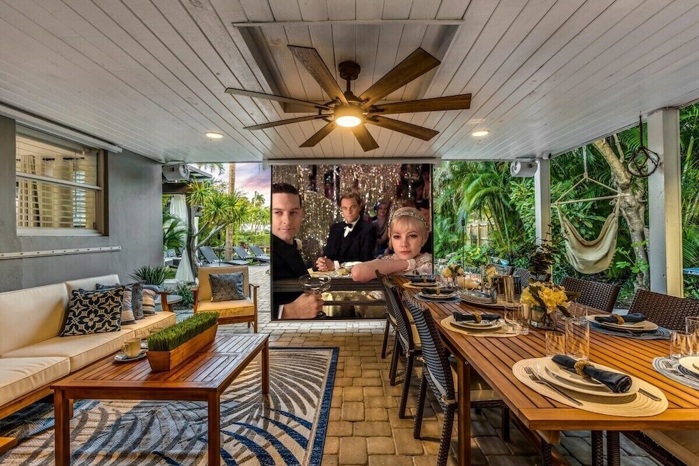 New Waterfront Oasis, Minutes to Beach, Eats, Shops