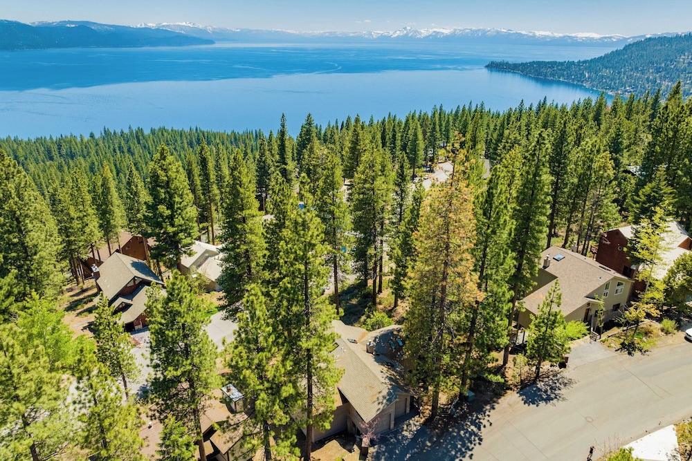 Crystal View by Avantstay Al Fresco Dining w/ View of Lake Tahoe + Crystal Bay