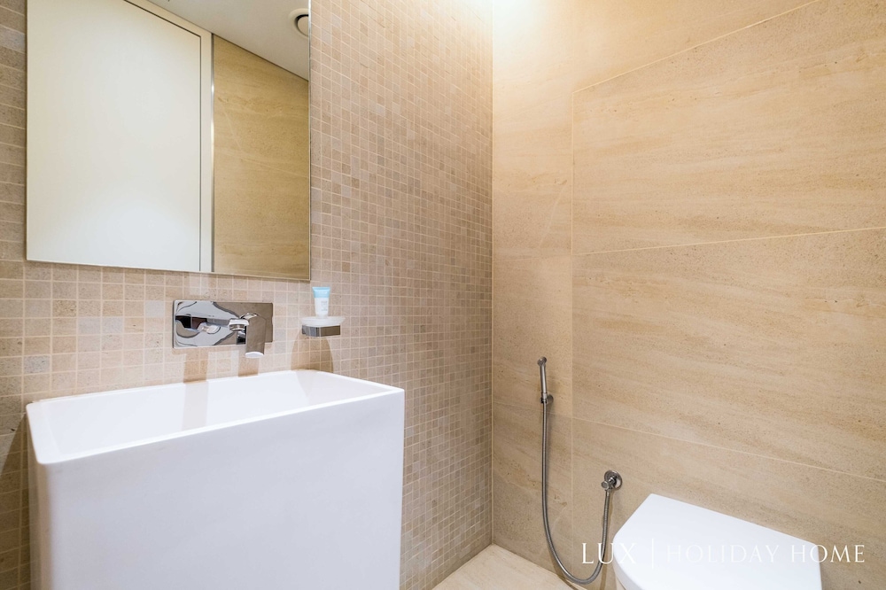 LUX Holiday Home - Bluewaters Residences