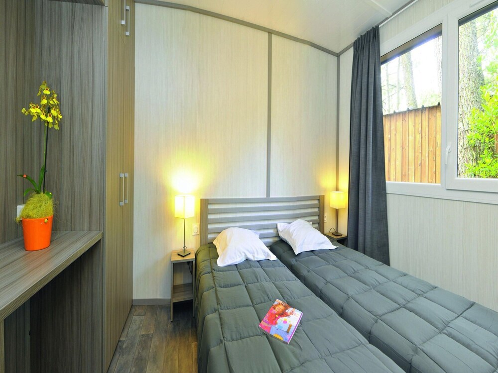 Apartment by Opal Coast Beach With Pool Access