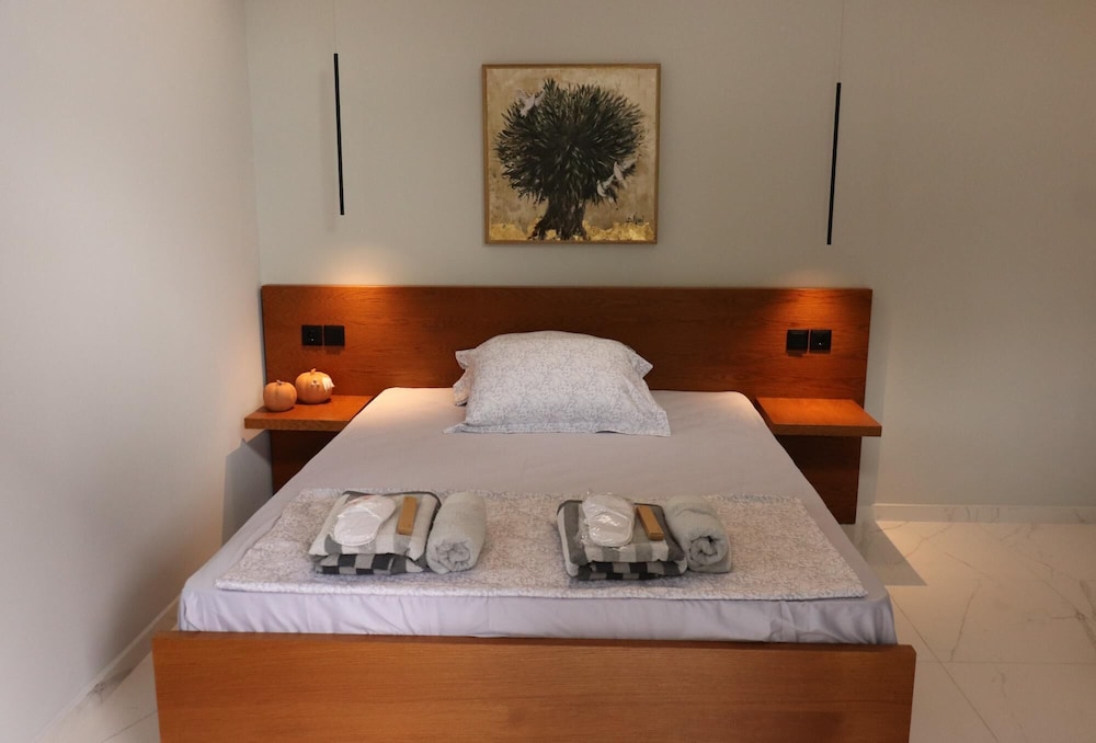 Studio Elia Platamon view 5