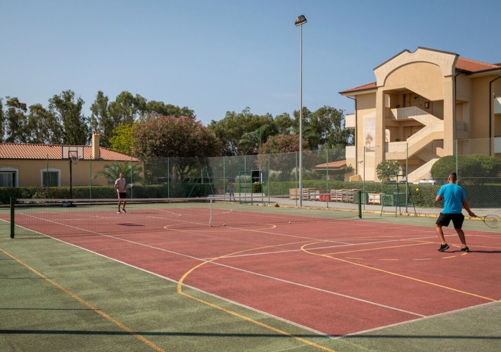 Madama club village