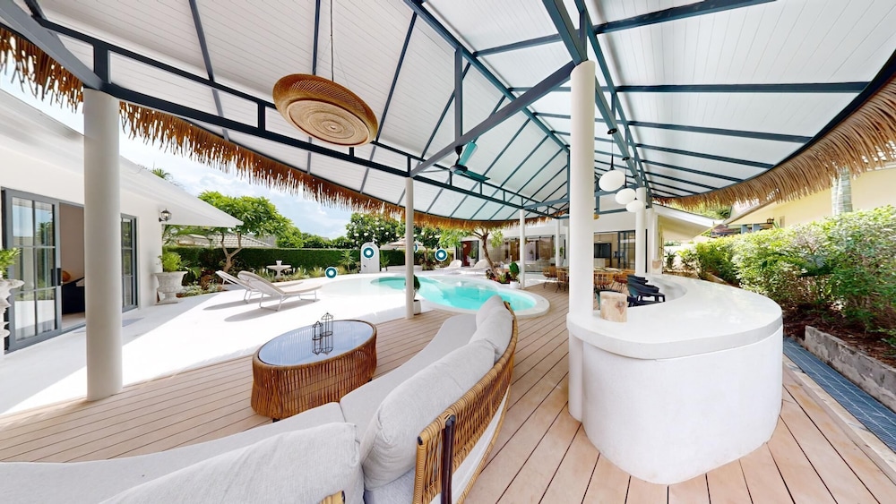 Idyllic Samui Beach Villa Resort