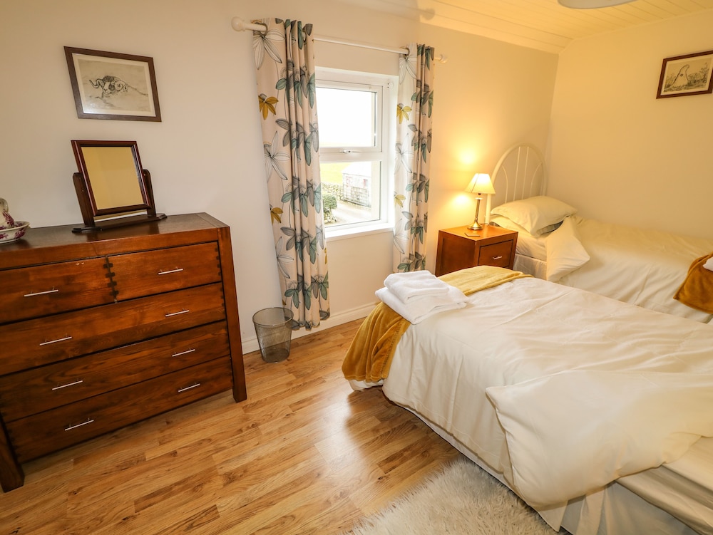 Shaws Hill Farmhouse view 4