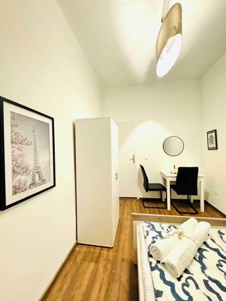 5BR Apt For 10 Walk to Kaufpark Alterlaa